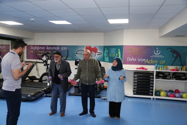 Yaşlılara Sağlıklı Hayat Tanıtıldı