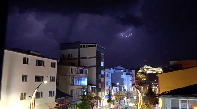 Kars'ta Gecenin Şimşek Şöleni