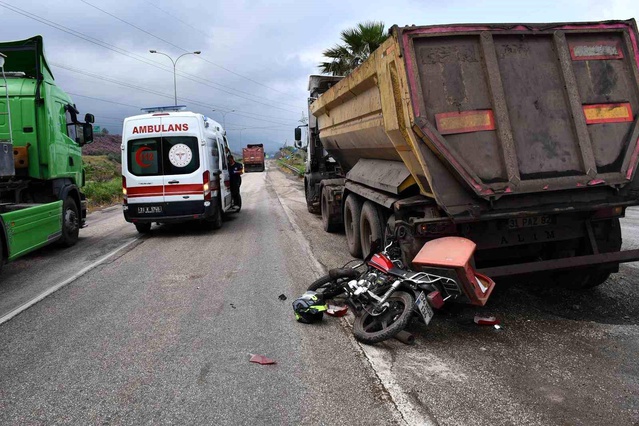 Hatay'da Motosiklet-Kamyon Çarpışması