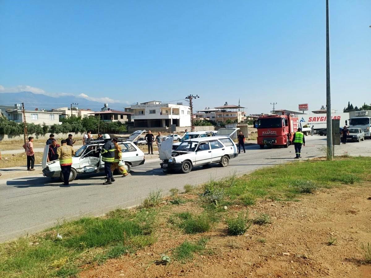 Hatay\'da Kavşakta Kaza: 1 Yaralı