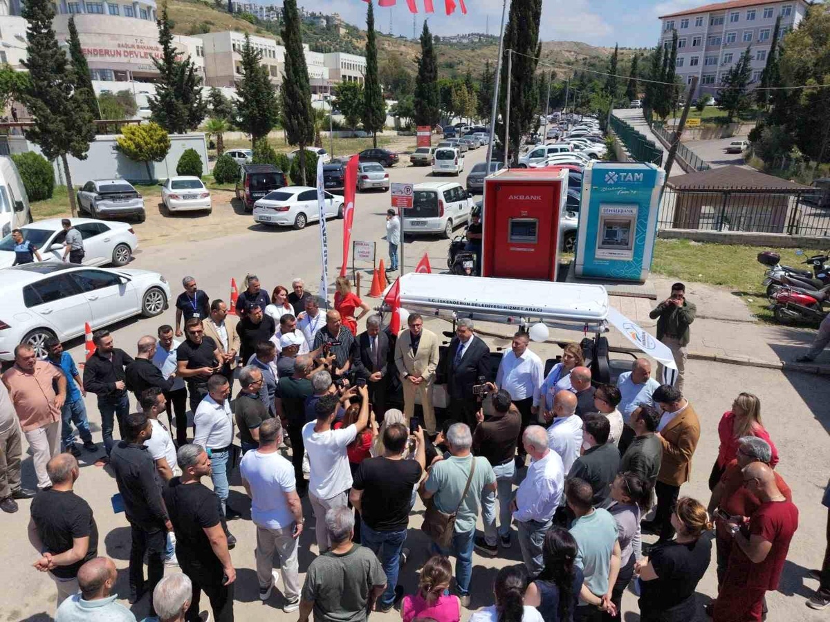 Hastaların 300 metrelik zorlu yoluna İskenderun Belediyesi\'nden ring araçlı çözüm