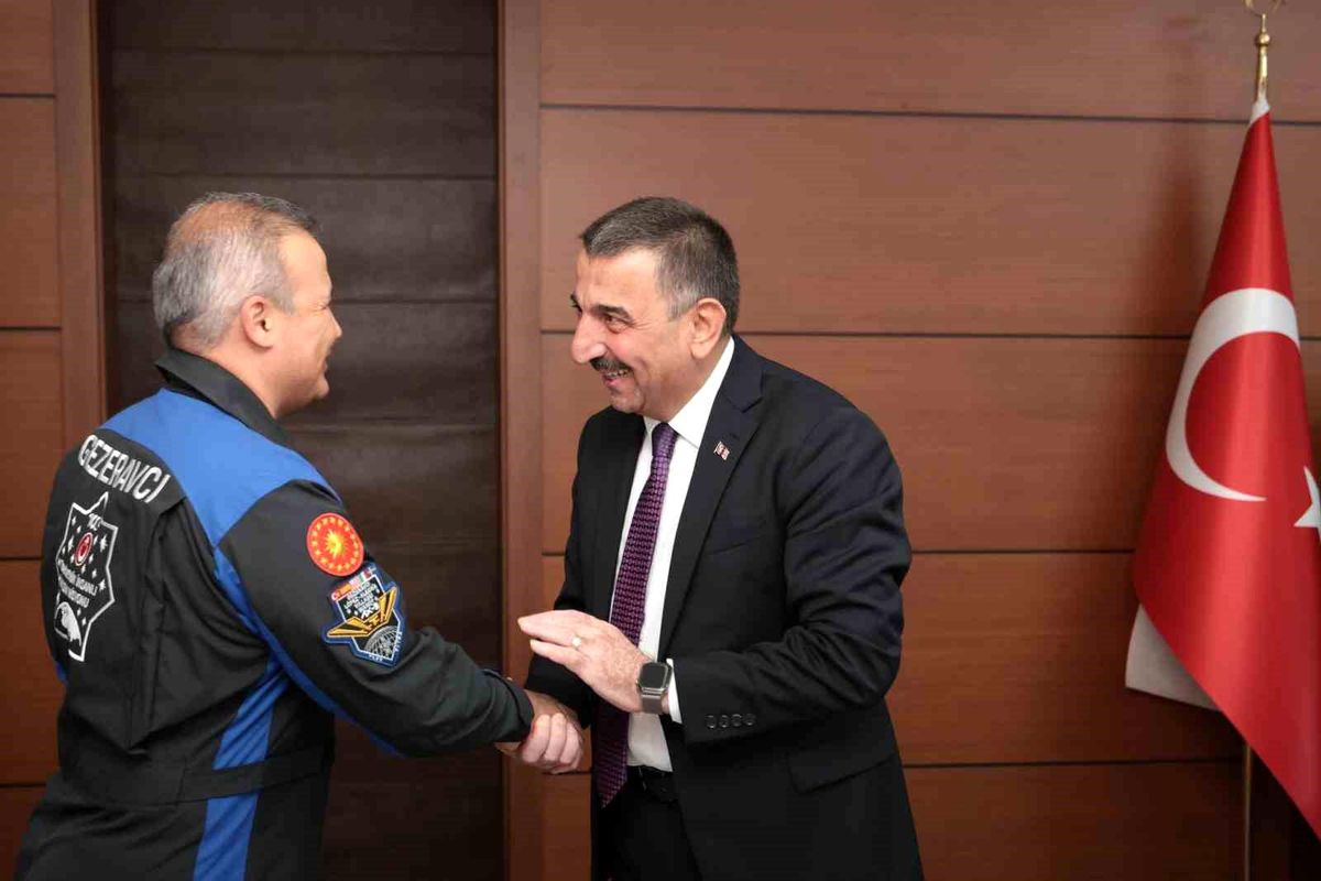 Zonguldak\'ta Türk astronottan öğrencilere uzay söyleşisi