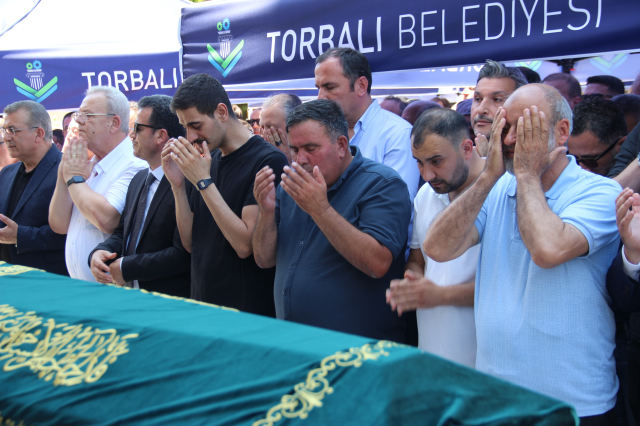 Irmak öğretmen İzmir'de son yolculuğuna uğurlandı