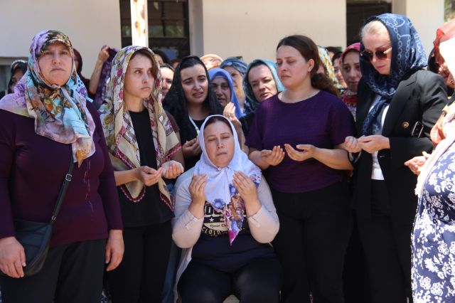 Irmak öğretmen <a class='keyword-sd' href='/izmir/' title='İzmir'>İzmir</a>'de son yolculuğuna uğurlandı