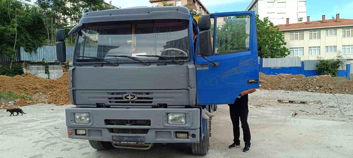 Kadıköy\'de kaçak toprak döken ehliyetsiz sürücüye 287 bin TL ceza