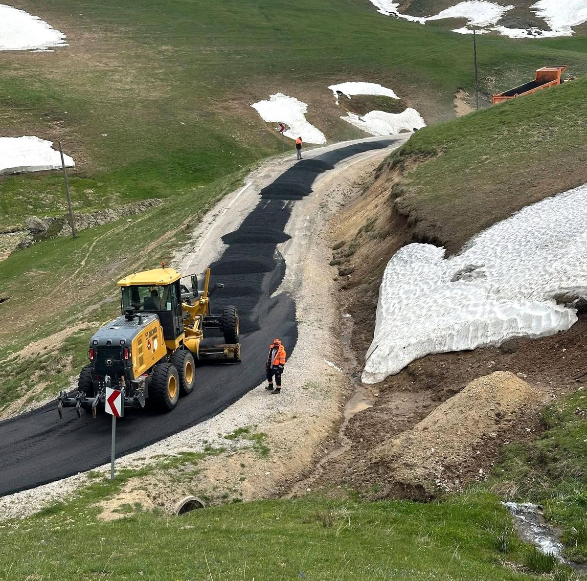 Balahor Yayla Yolunda Asfalt Çalışması