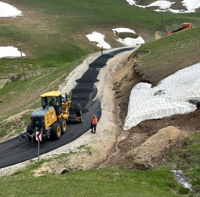 Balahor Yayla Yolunda Asfalt Çalışması