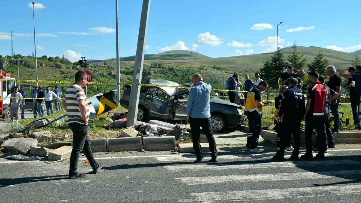 Bünyan\'da Trafik Kazası: 2 Ölü, 4 Yaralı