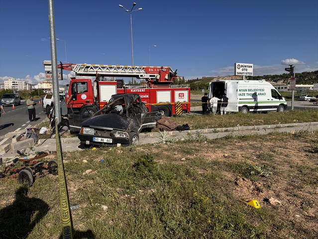 Kayseri'de trafik kazası: 3 ölü, 5 yaralı