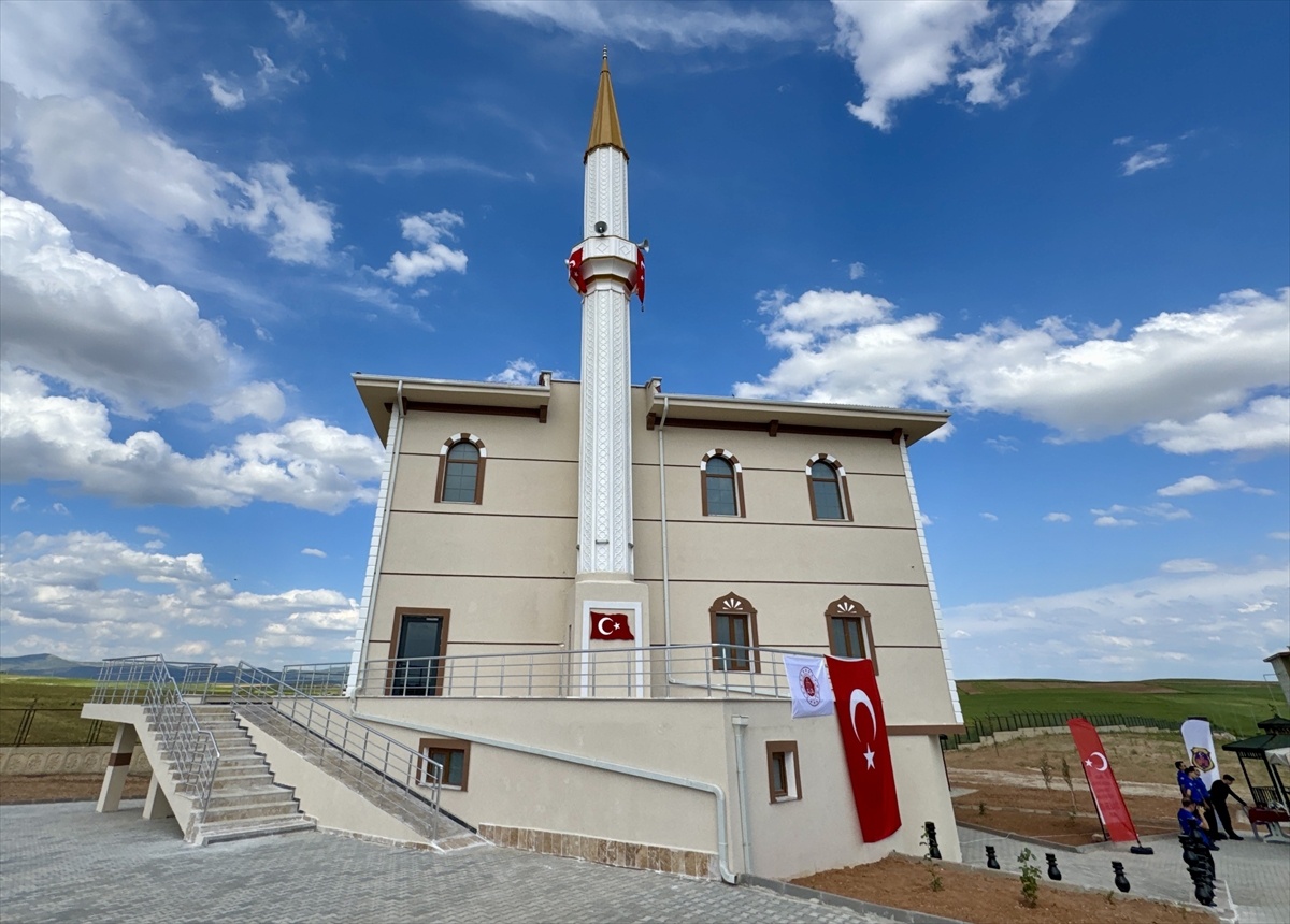 Kırşehir\'de Adalet Camisi İbadete Açıldı