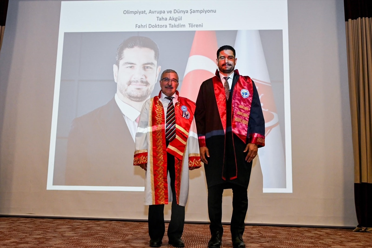 Taha Akgül\'e Fahri Doktora