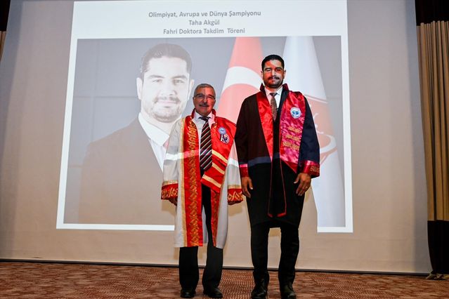 Taha Akgül'e Fahri Doktora