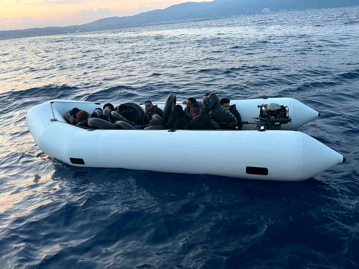 Kuşadası’nda 18 Göçmen Kurtarıldı