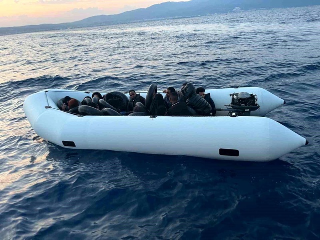 Kuşadası’nda 18 Göçmen Kurtarıldı