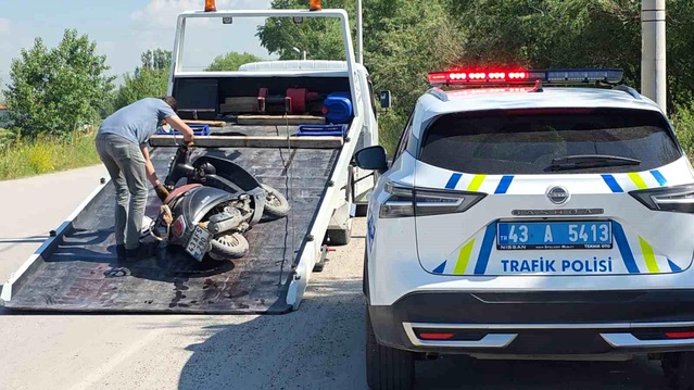 Kütahya'da Trafik Kazası: Motosiklet Sürücüsü Ağır Yaralandı