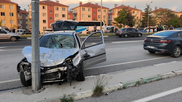 Kütahya'da Trafik Kazası: 1 Ölü, 2 Yaralı