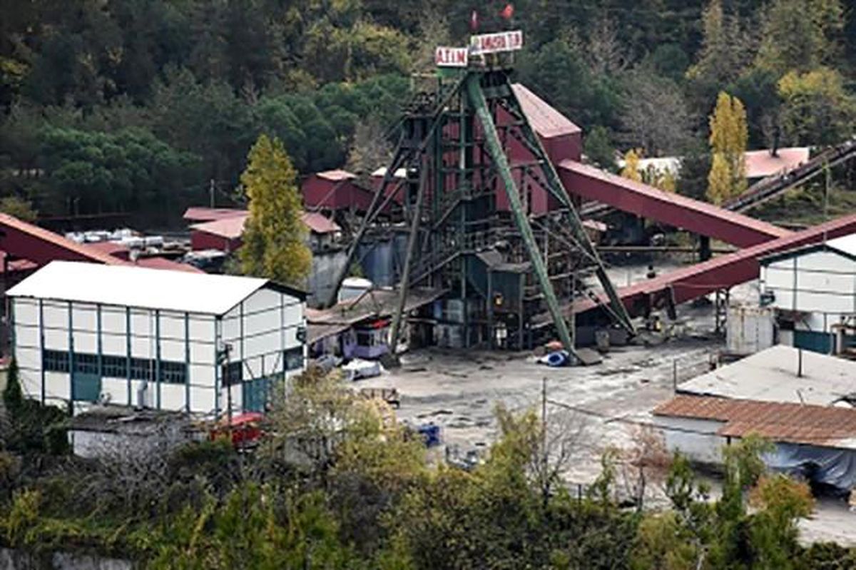 Amasra\'da Maden Yangını: Üretim Durduruldu