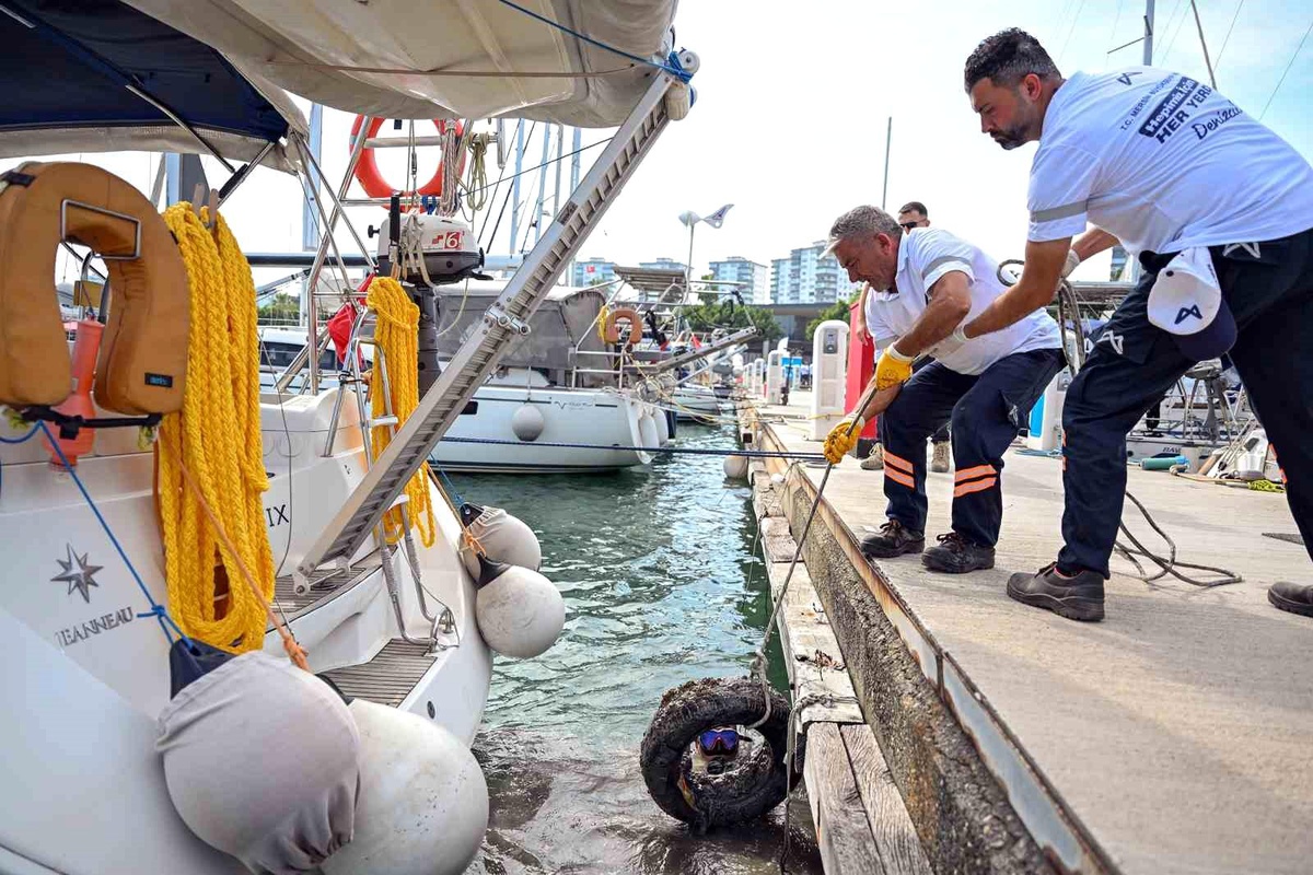 Mersin\'de deniz dibinden çıkan atıklar şaşırttı