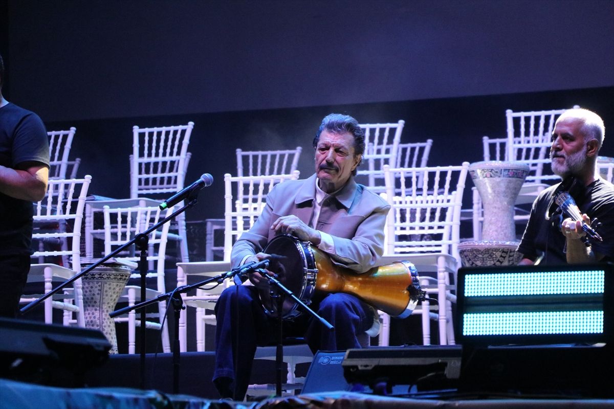 60. Kiraz Festivali\'nde Burhan Öçal Konser Verdi