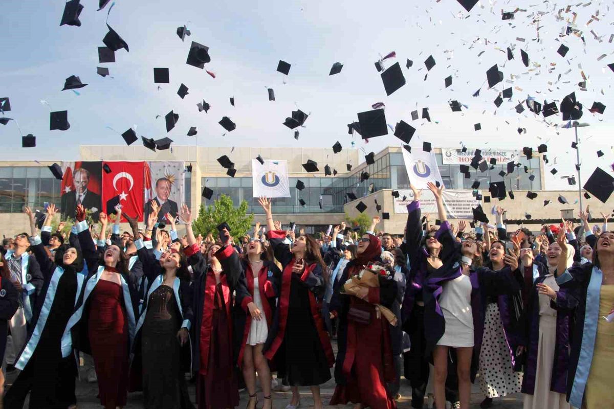 ODÜ\'de 3 bin 200 öğrencinin mezuniyet heyecanı