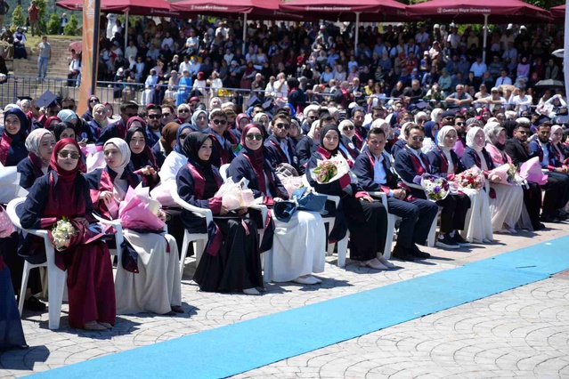OMÜ İlahiyat Fakültesi 320 Mezununu Uğurladı