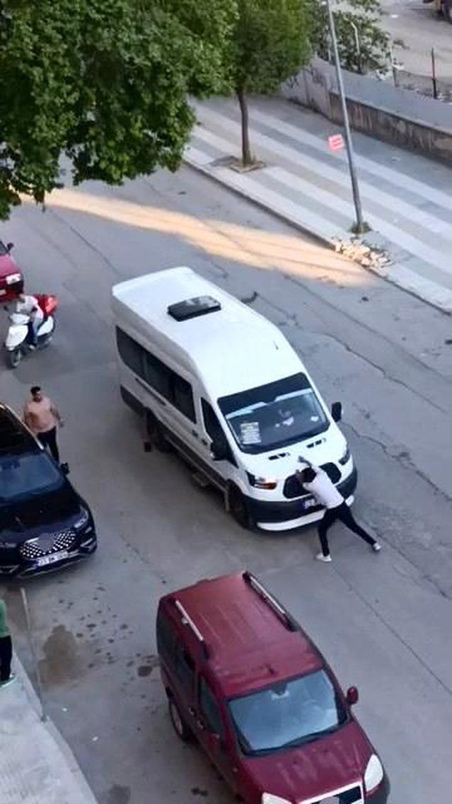 Elazığ'da Minibüse Saldırı
