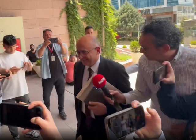 Özgür Özel'in ekibinden 28 CHP Parti Meclisi üyesi istifa etti