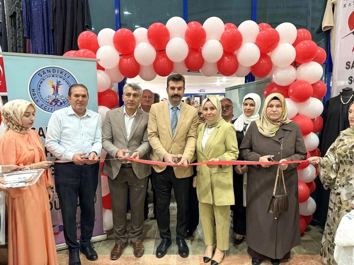 Sandıklı\'da \'Hayat boyu öğrenme\' sergisi açıldı