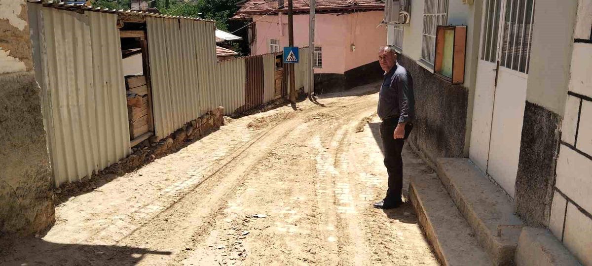 Divriği\'de Sel Felaketi: Tarım Arazileri Zarar Gördü