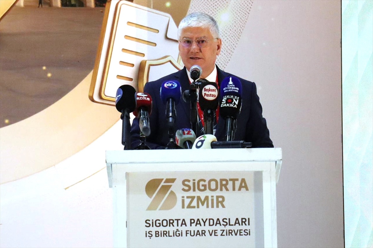 Sigorta İzmir Zirvesi\'nde Sektör Geleceği Tartışıldı