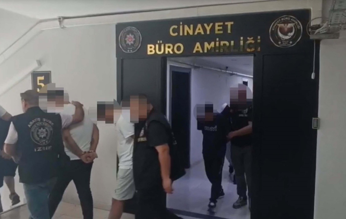 İzmir\'de Silahlı Kavga: 15 Yaşındaki Genç Hayatını Kaybetti