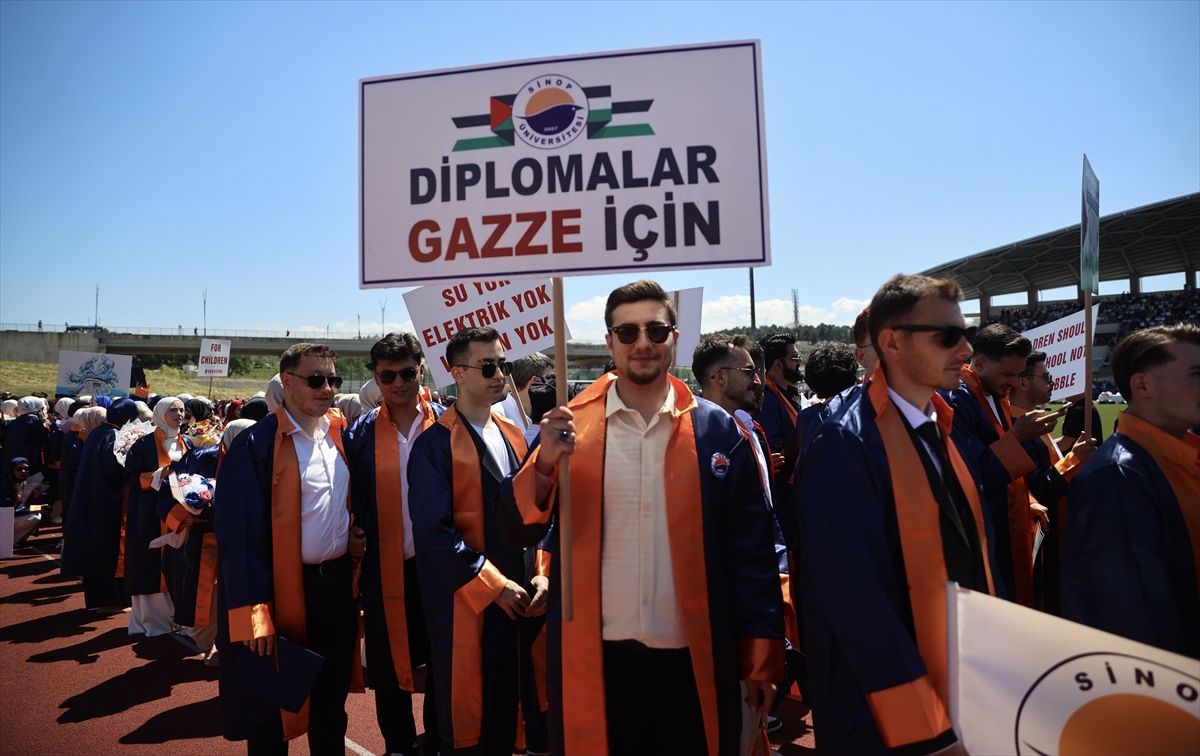Mezuniyet Töreninde Filistin\'e Destek