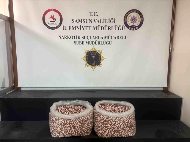 Samsun'da Tırda 129 Bin Uyuşturucu Hap Ele Geçirildi