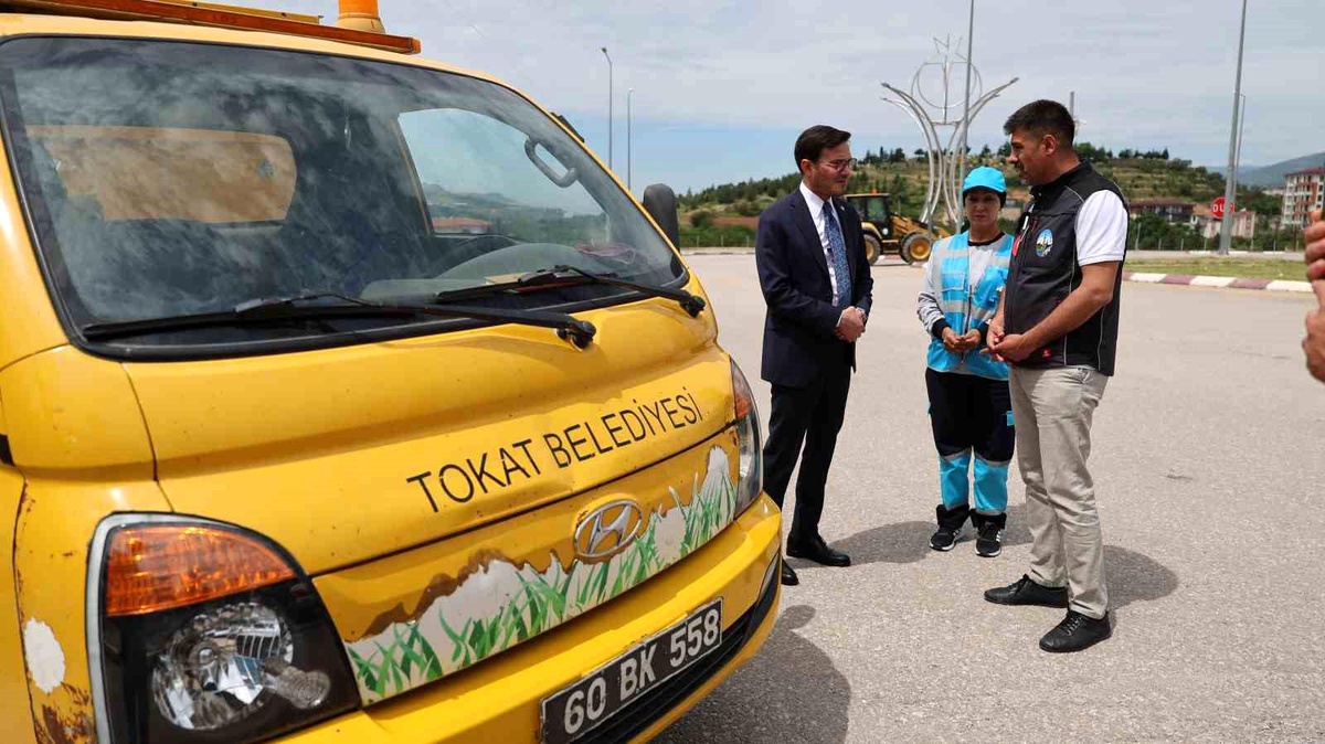 Tokat Belediyesi\'nde çöp taksi direksiyonuna kadın eli değdi