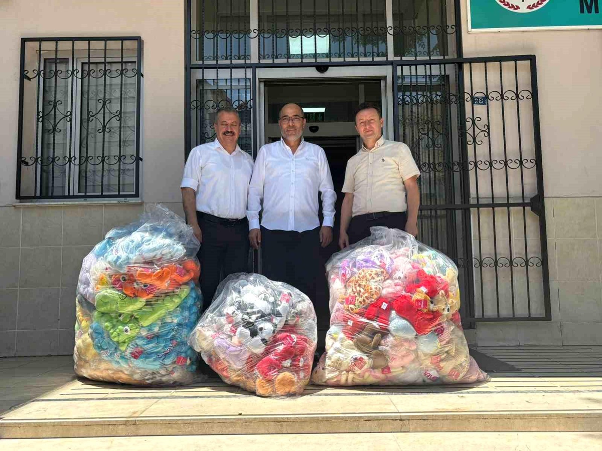 Bülent Daşkan\'dan Çocuklara Oyuncak Bağışı