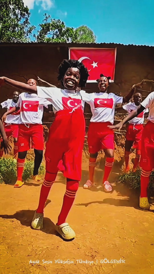 Afrikalı çocuklardan Türk Milli Takımı için özel destek
