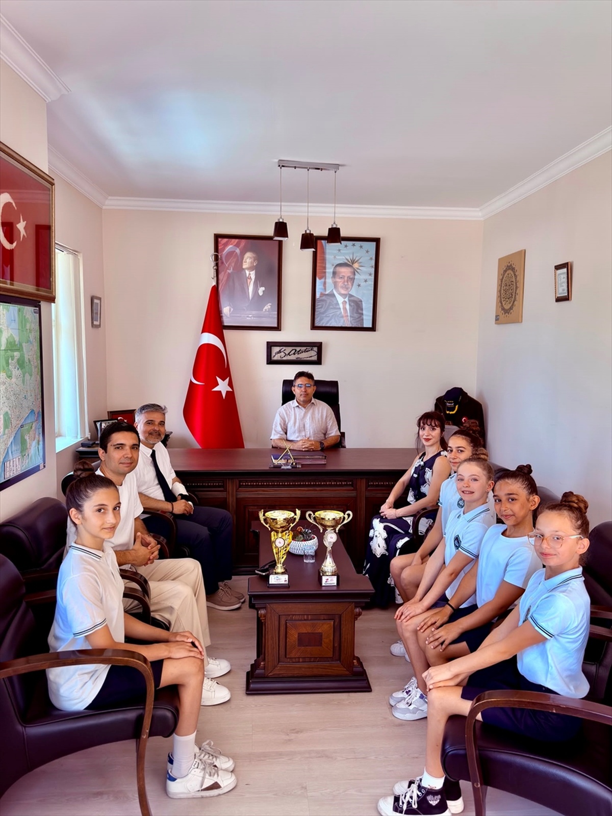 Şampiyon Takım Kaymakam\'ı Ziyaret Etti