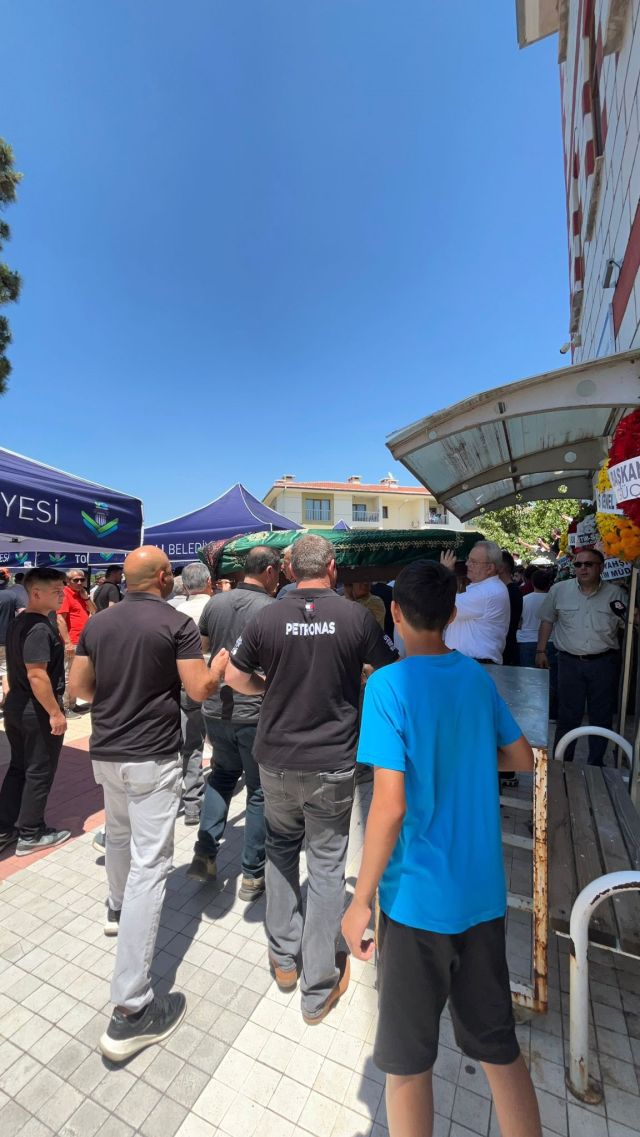Irmak öğretmen İzmir'de son yolculuğuna uğurlandı