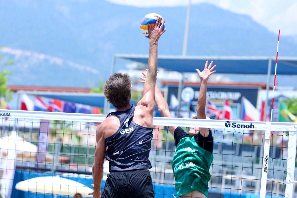 Alanya\'da Plaj Voleybolu Şöleni Başladı