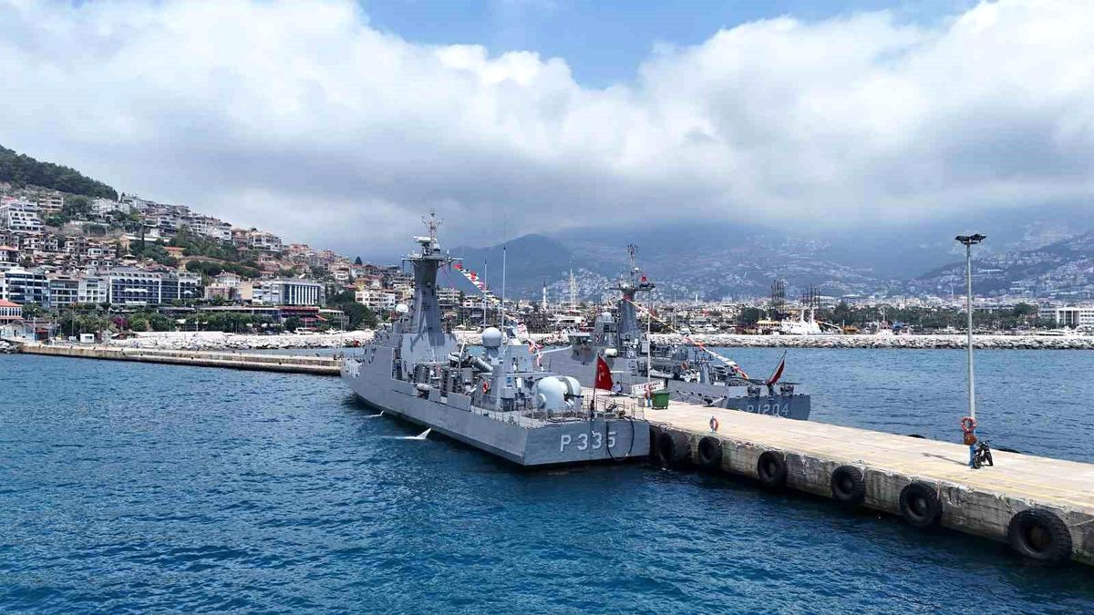 Savaş Gemileri Alanya\'da Ziyarete Açıldı