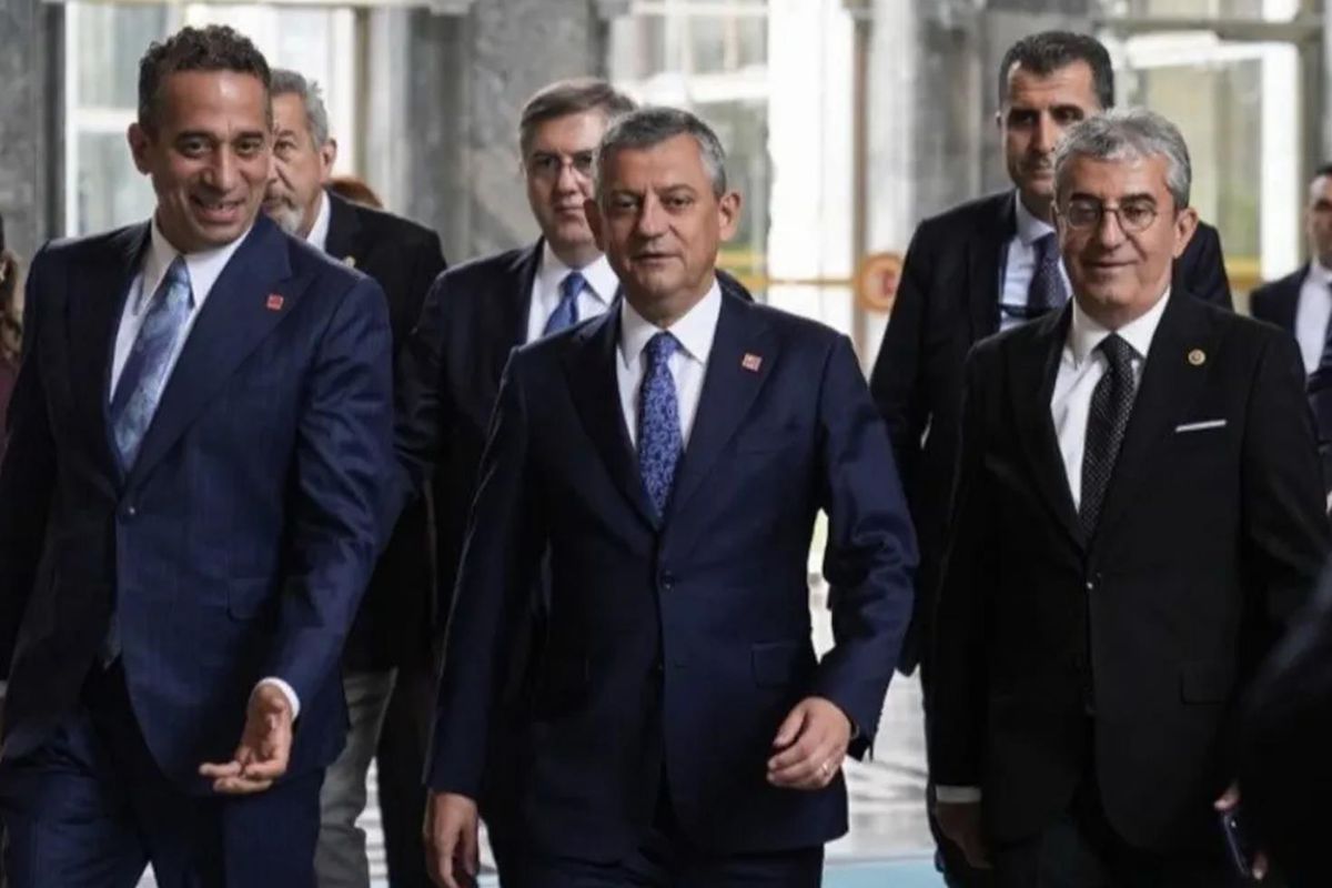 Ali Mahir Başarır ve Gökhan Günaydın'ın CHP Grup Başkanvekillikleri ...
