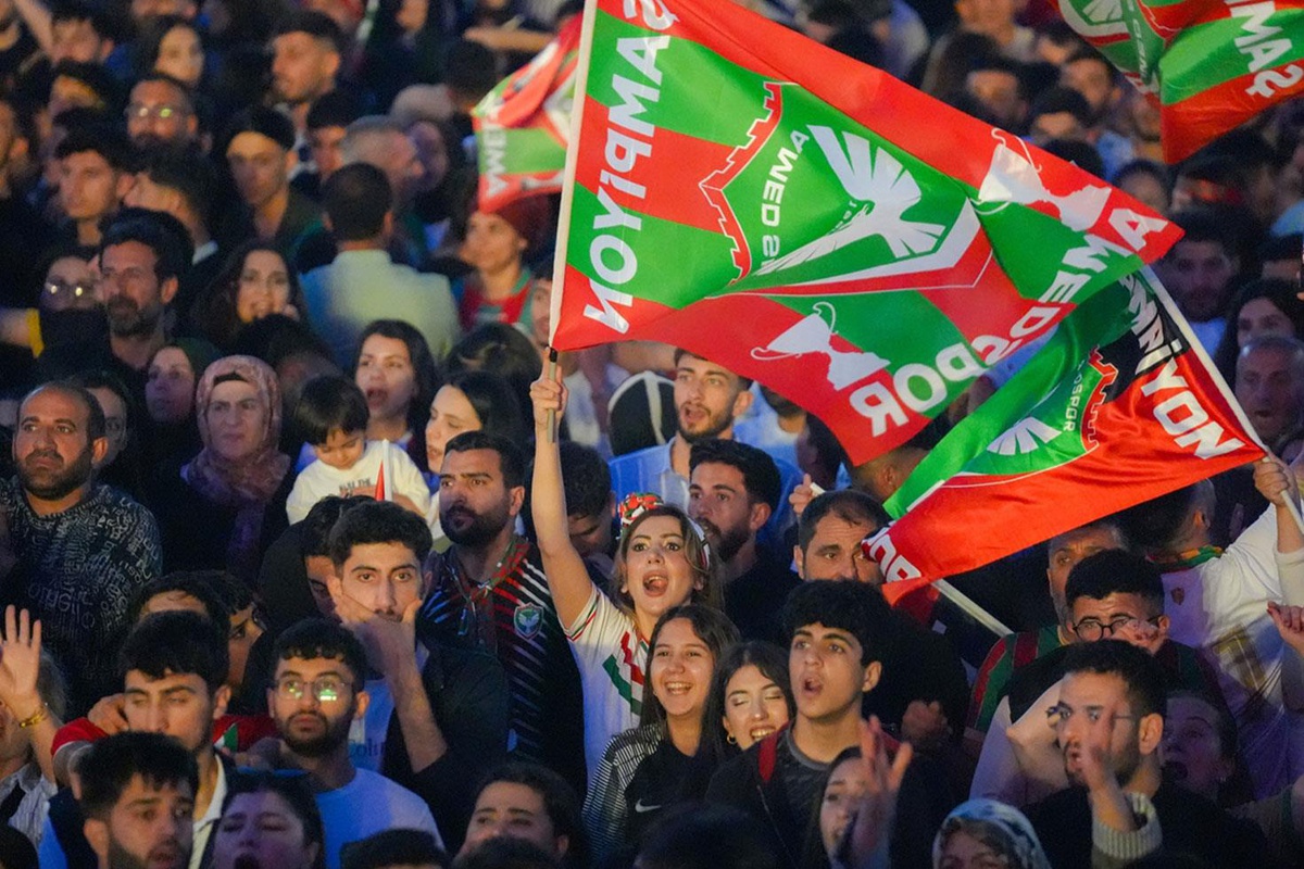 Amedspor\'a onay verildi: Bayrağı köprüye asılıyor