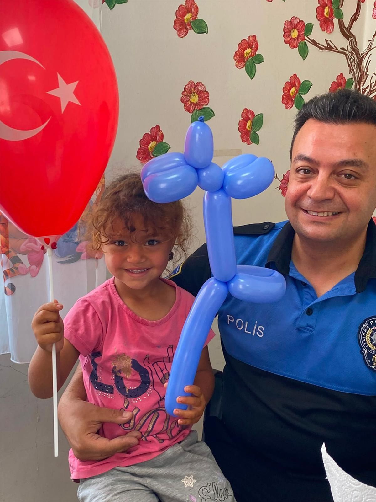 Polisten Çocuklara Güvenlik Eğitimi