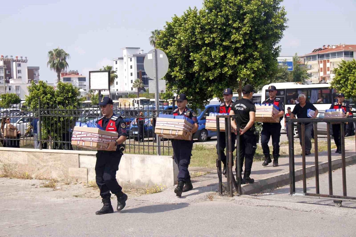 Antalya\'da Yasa Dışı Bahis Operasyonu: 84 Gözaltı