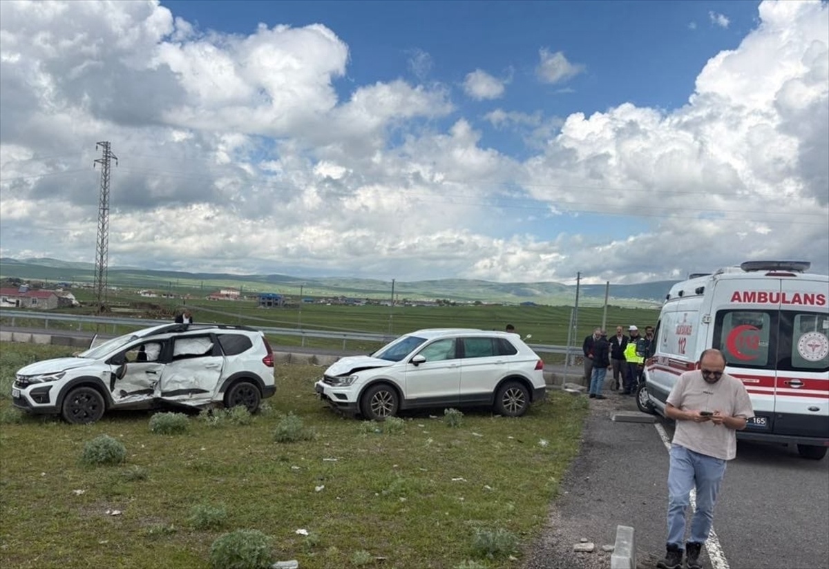 Ardahan\'da Trafik Kazası: 3 Yaralı