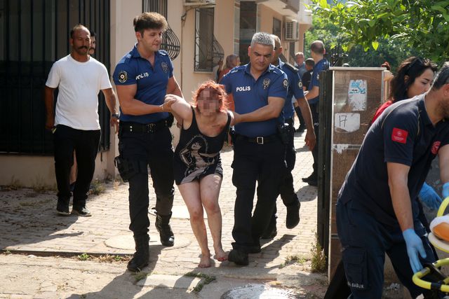 Antalya'da Kadın Kendini Eve Kilitleyip Ateşe Verdi