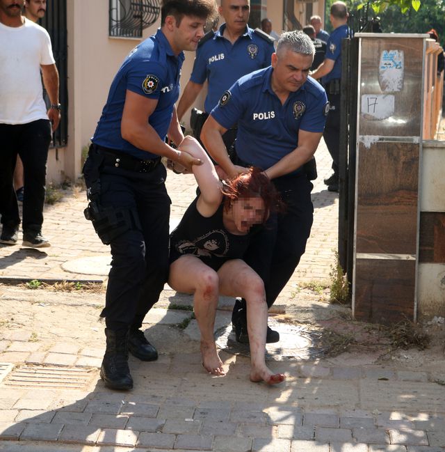 Antalya'da Kadın Kendini Eve Kilitleyip Ateşe Verdi