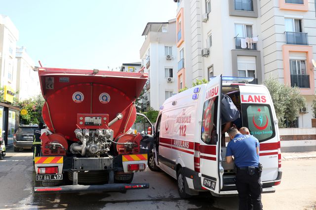 <a class='keyword-sd' href='/antalya/' title='Antalya'>Antalya</a>'da Kadın Kendini Eve Kilitleyip Ateşe Verdi