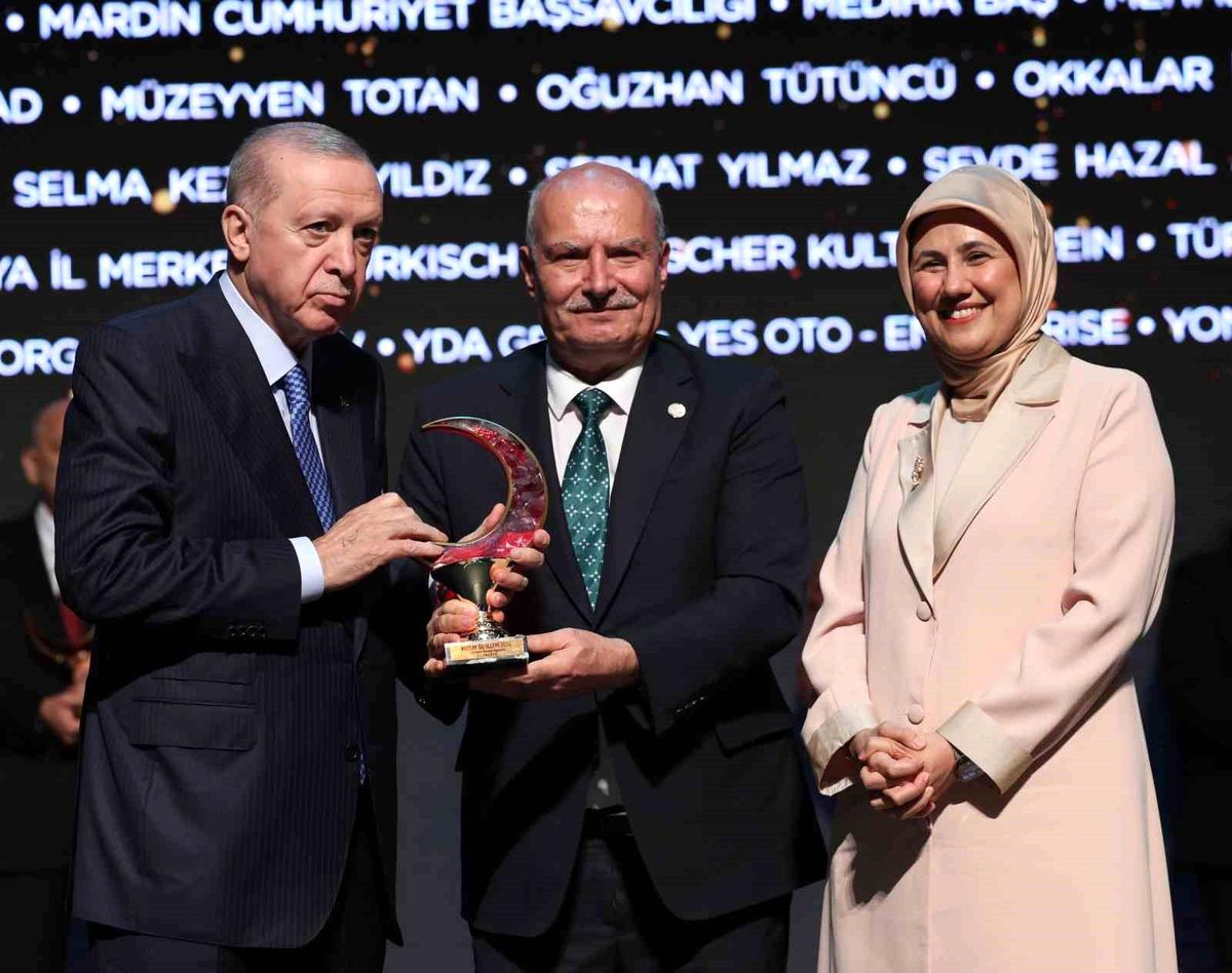 ATO\'ya Kızılay\'dan \'Yılın Kamu Kurumu Bağışçısı\' Ödülü