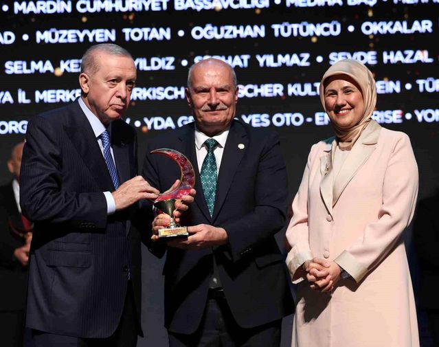 ATO'ya Kızılay'dan 'Yılın Kamu Kurumu Bağışçısı' Ödülü